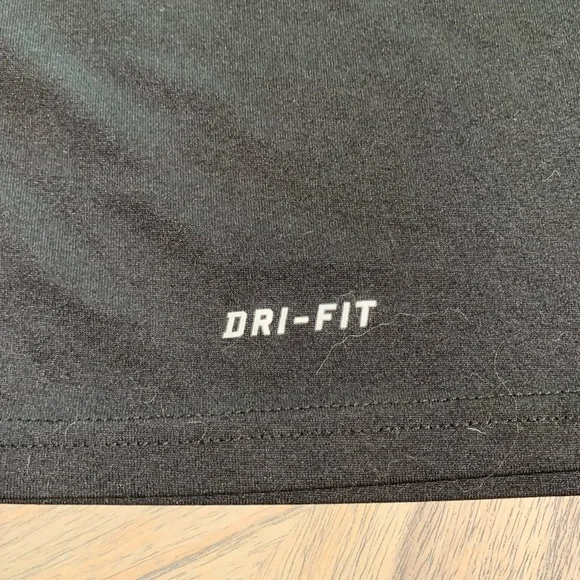 Nike Dri-Fit sports T-shirt.  Size Medium. Black - Picture 5 of 5